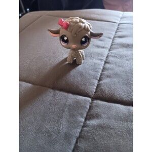 Littlest Pet Shop #549 – Gray Lamb with Purple Star Eyes